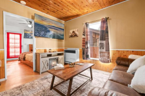 Hideaway Cabin - Cozy romantic cabin perfect for couples